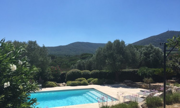 Vente de villa de plain-pied avec piscine au Plan-de-la-Tour